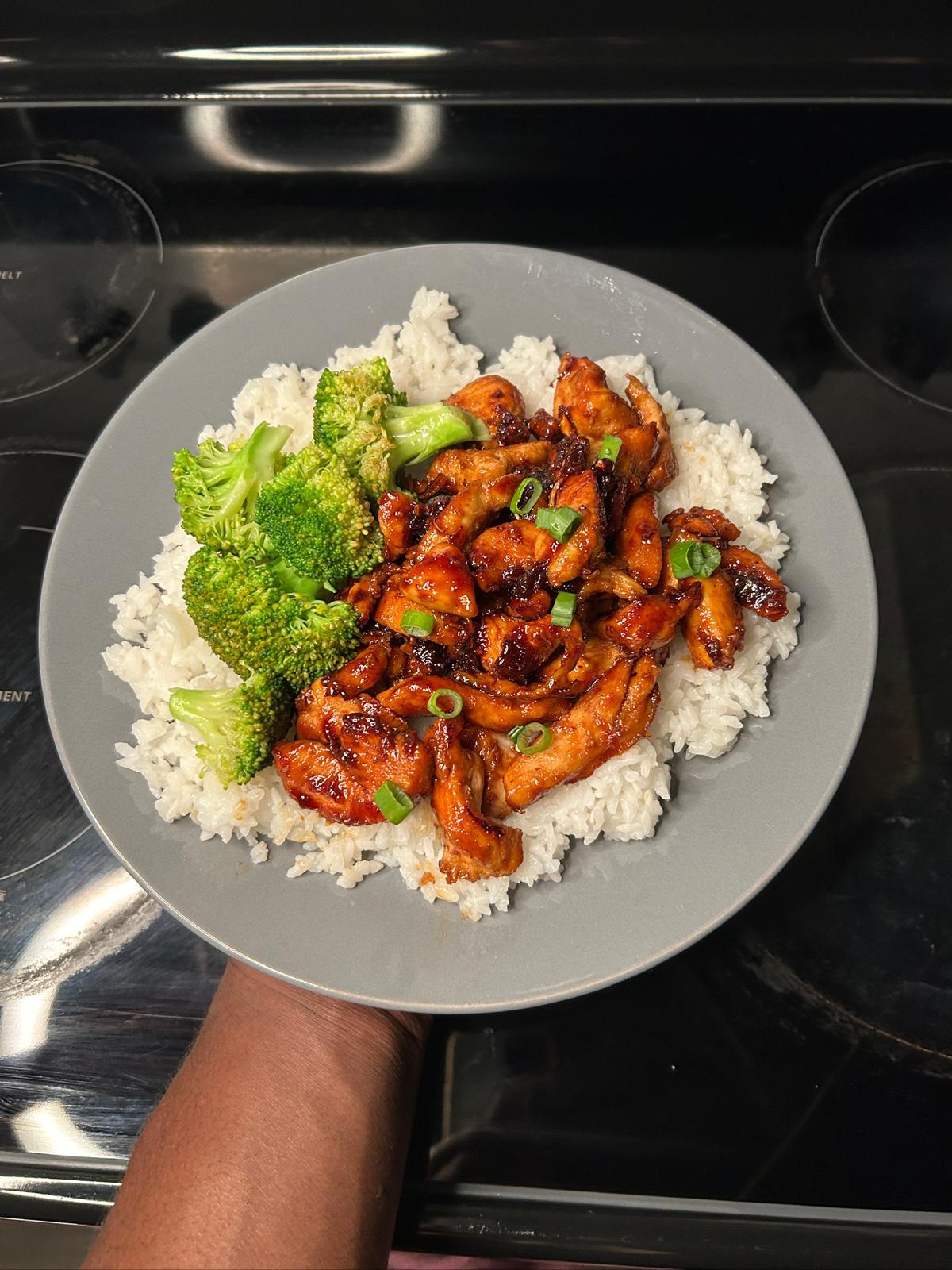 Grilled chicken with broccoli and rice